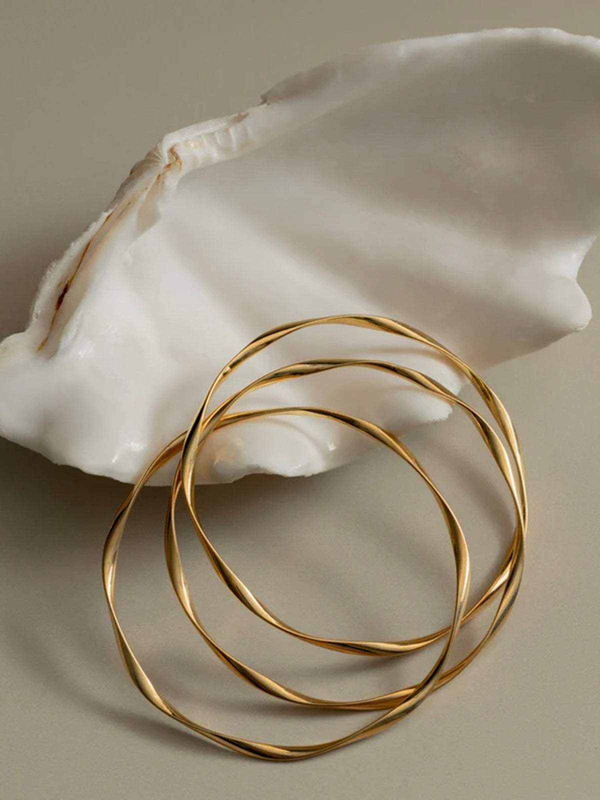 Ribbon Interlocking Bangles Gold