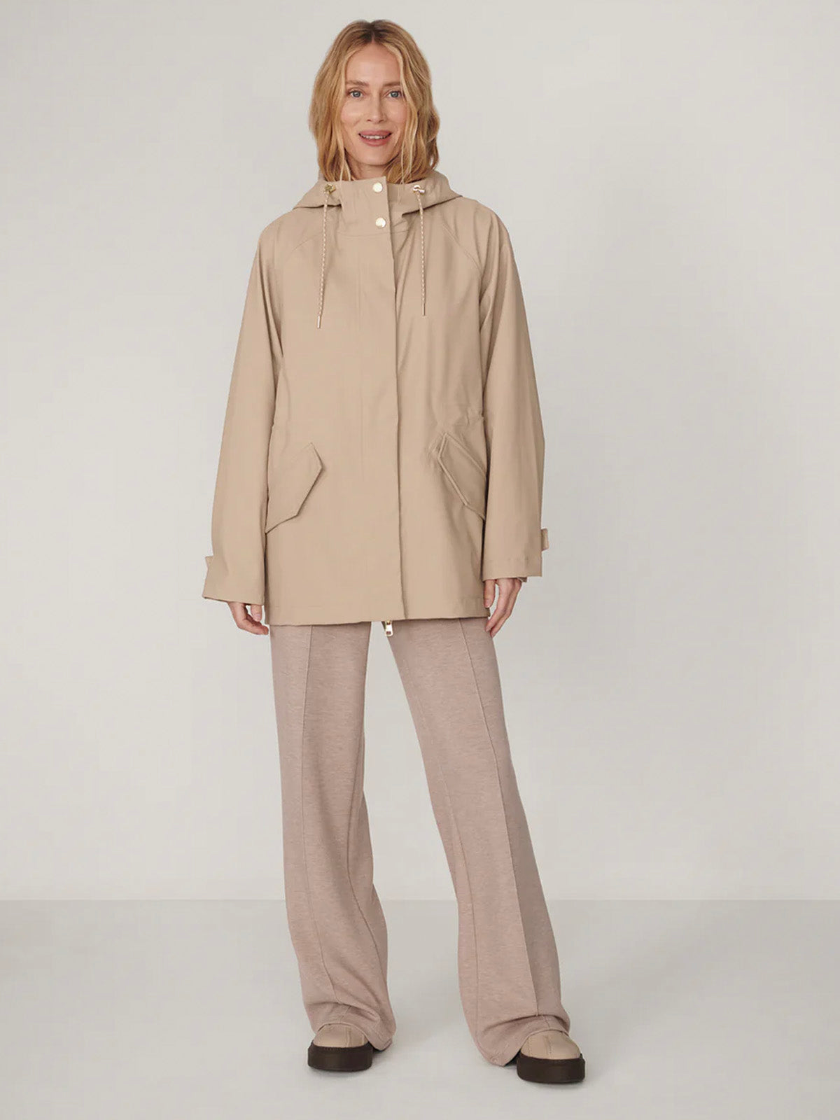 Varley Orlen Short Rain Jacket Light Taupe