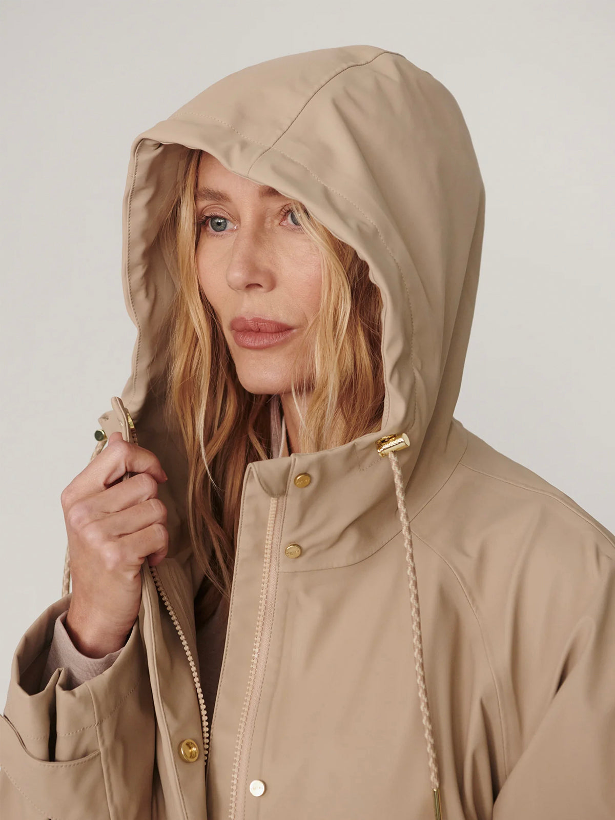 Varley Orlen Short Rain Jacket Light Taupe