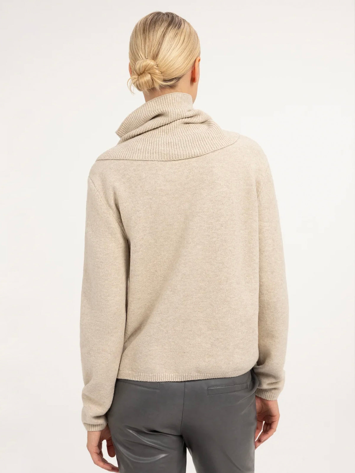YAYA Sweater With Detachable Turtleneck Collar Beige