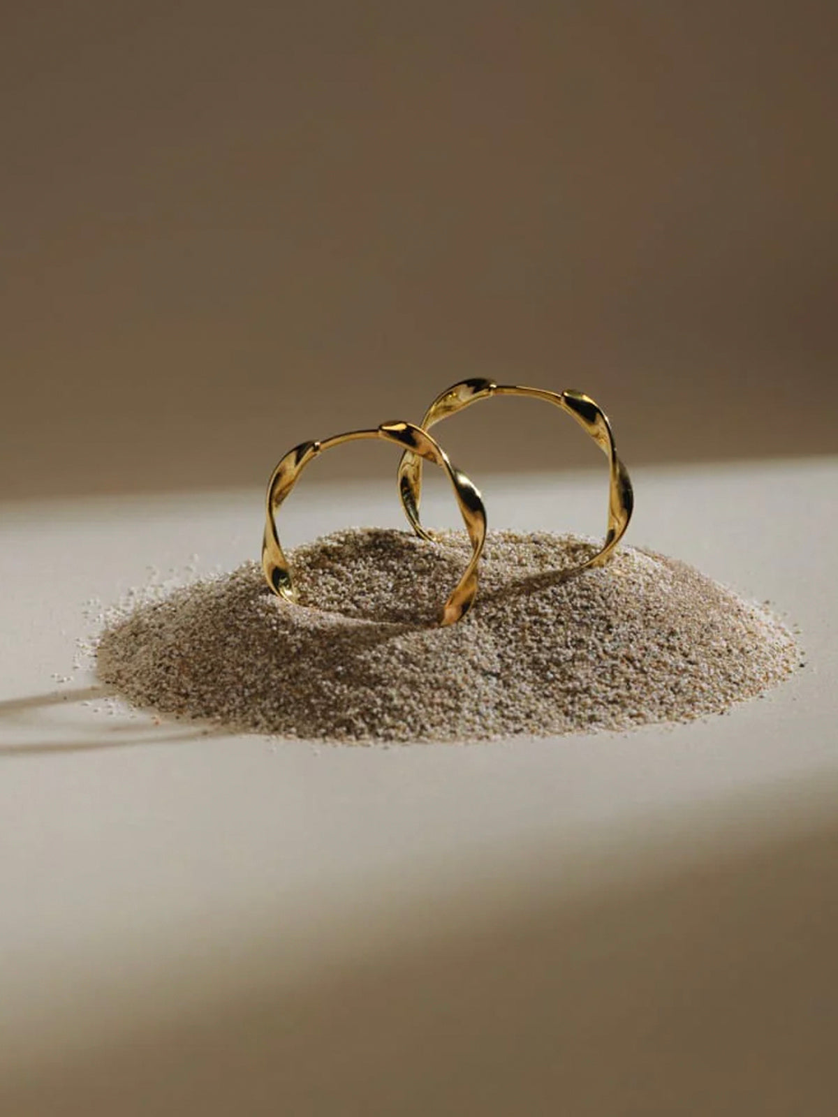 Ribbon Mid-Size Hoop Earrings