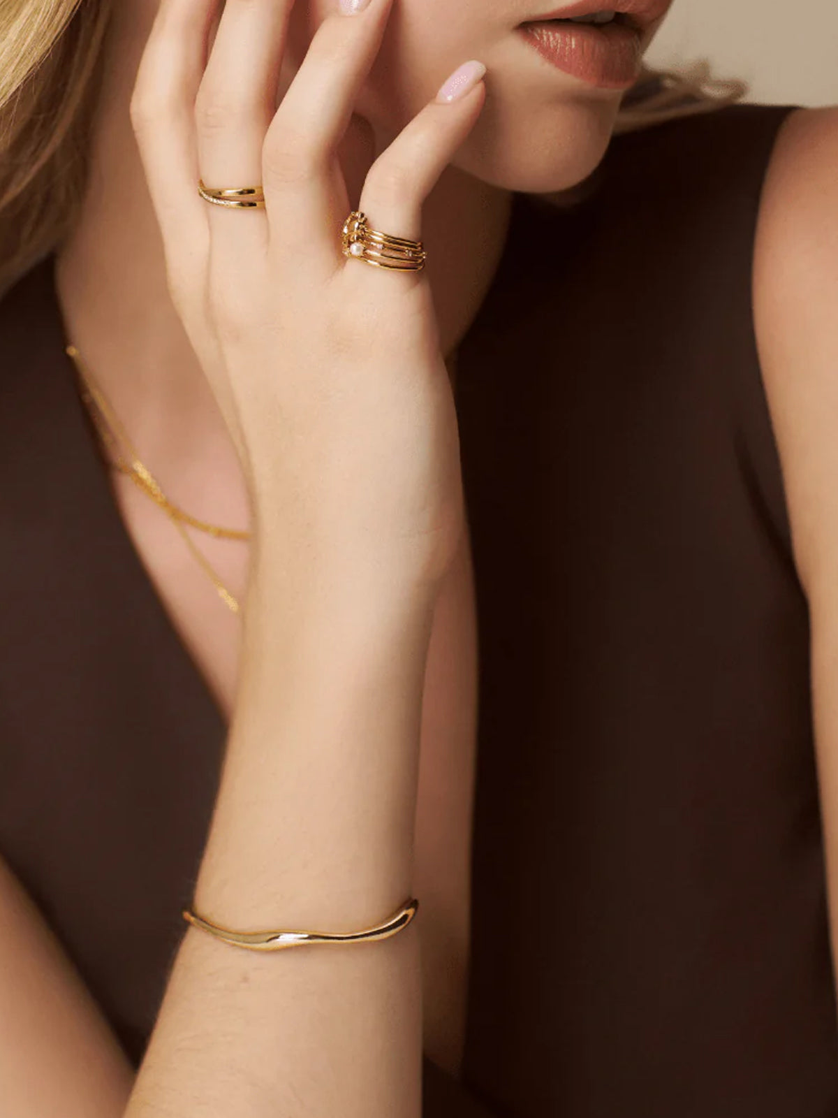 Orelia Fine Wave Bangle Gold