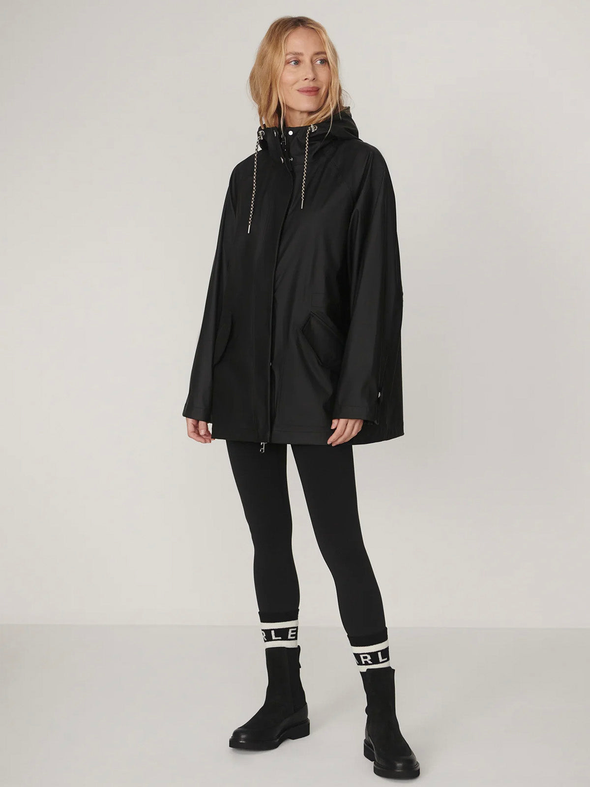 Varley Orlen Short Rain Jacket Black
