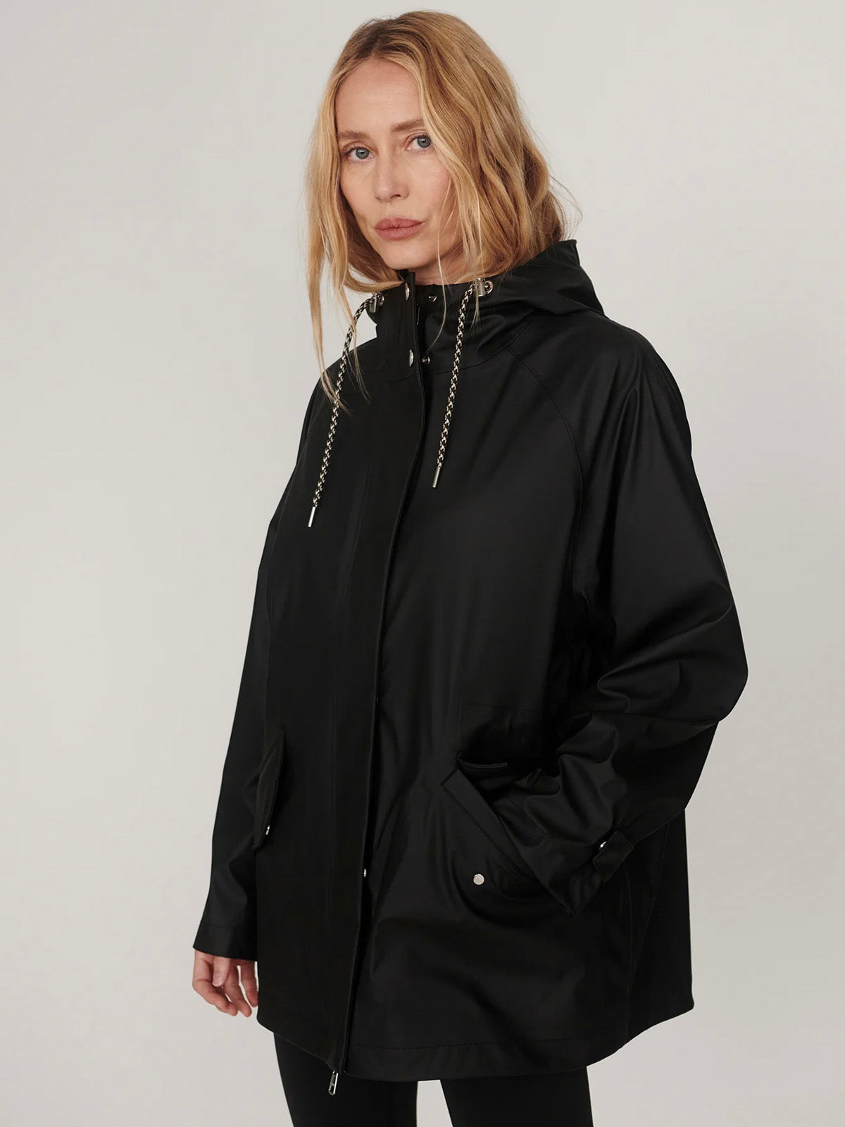 Varley Orlen Short Rain Jacket Black