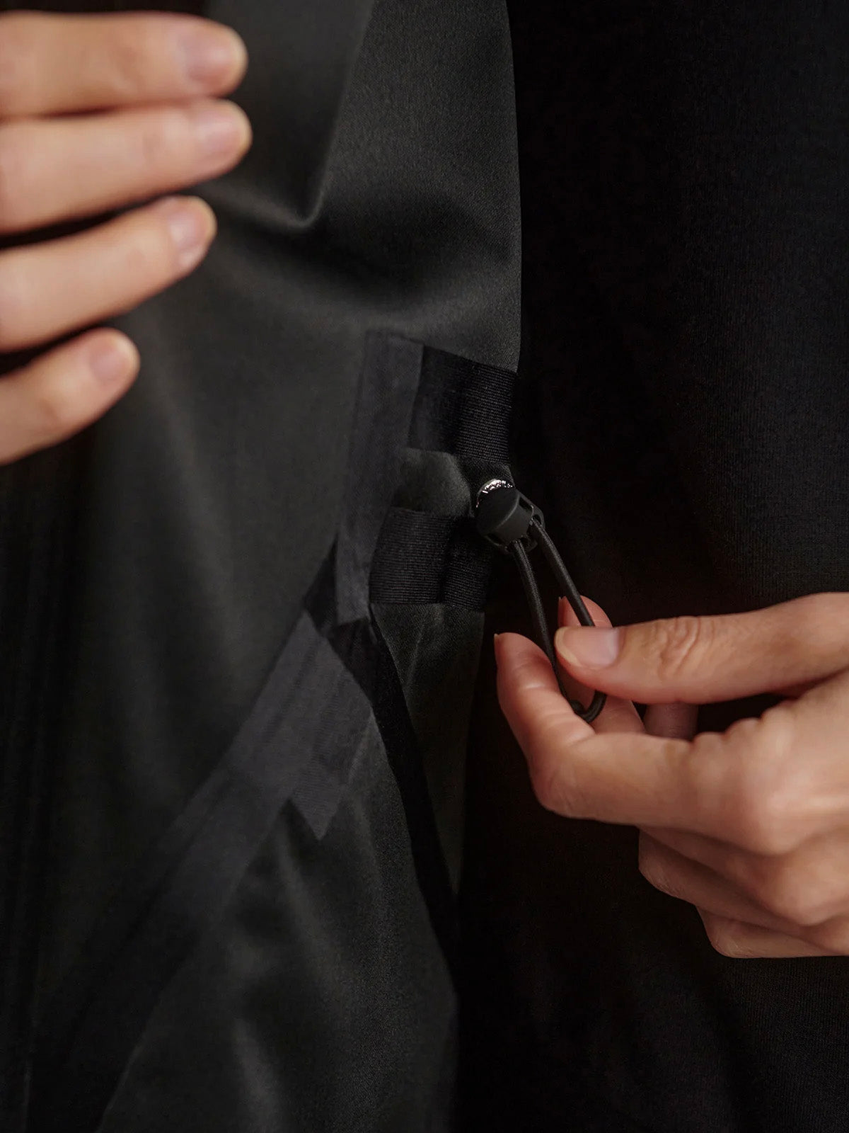 Varley Orlen Short Rain Jacket Black