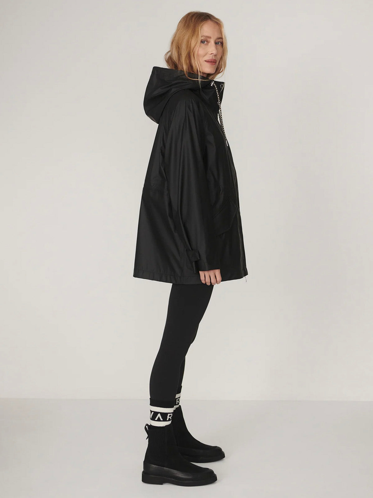 Varley Orlen Short Rain Jacket Black