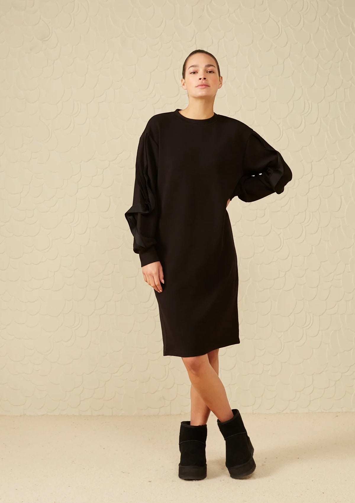 YAYA Sweat Dress With A Round Neck And Long Sleeves Black